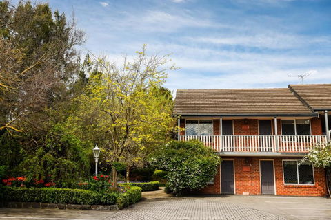 Elizabethan Lodge - Travel Search 0