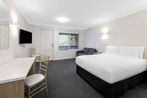 Elizabethan Lodge - Travel Search 1
