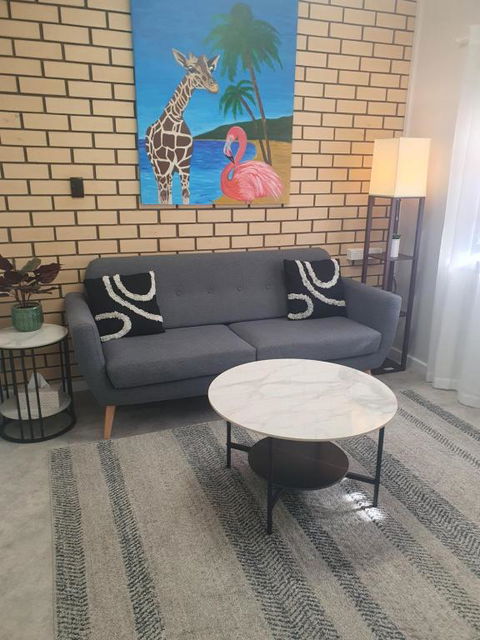 Elliston Apartments - Travel Agents 2