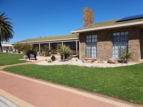 Elliston Apartments - Travel Agents 1