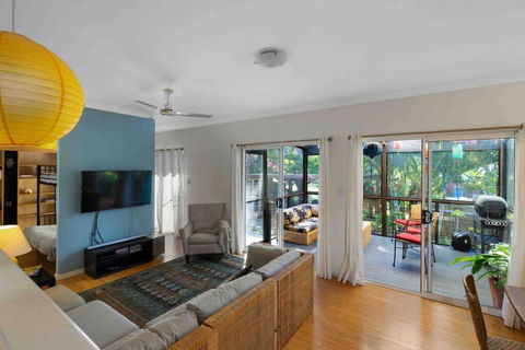 Enchanted Garden Cottage With Bikes And Air Con - Cruises Travel 3