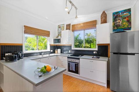 Enchanted Garden Cottage With Bikes And Air Con - Cruises Travel 1