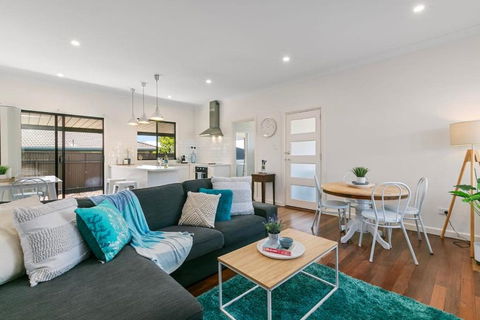 Entire Home In Sturt, Free Parking - Travel Search 1