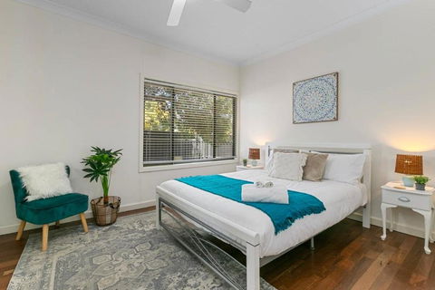 Entire Home In Sturt, Free Parking - Travel Search 0