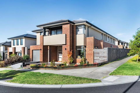 Entire Luxury House In Wantirna South - Travel Agents 0