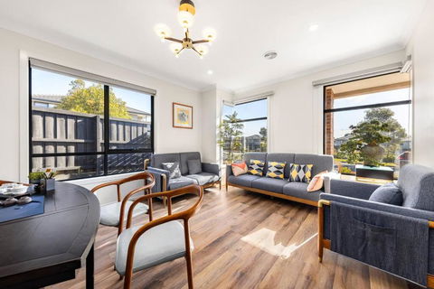 Entire Luxury House In Wantirna South - Travel Agents 3