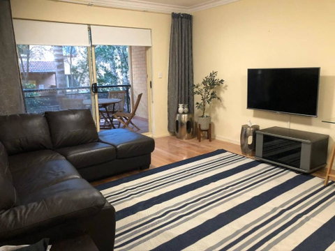 Escape To Strathfield For 8 Guests - Tourism Guide 0