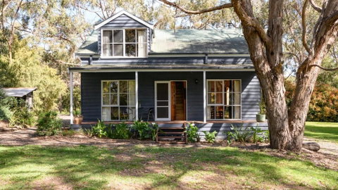 Ethel - Drummond Park Cottages - Tourism Guide 0