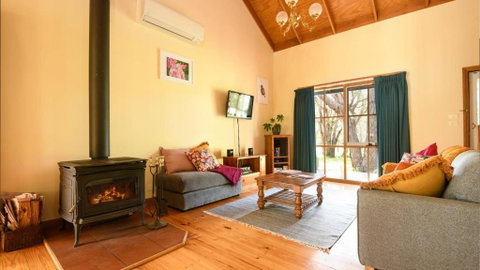 Ethel - Drummond Park Cottages - Tourism Guide 3