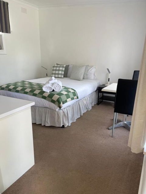 Euroa Motor Inn - Cruises Travel 3