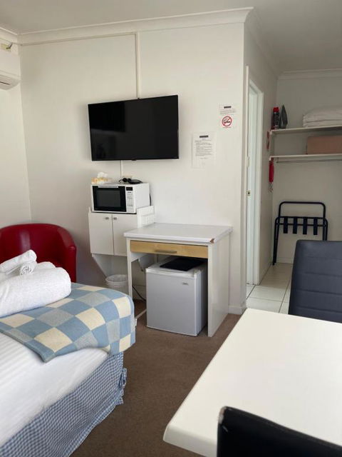 Euroa Motor Inn - Cruises Travel 1