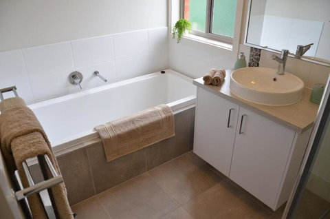 Falls Cottage Whitfield - Travel Agents 4