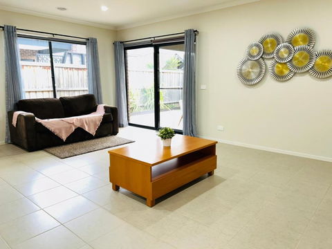 Family Friendly House - Travel Agents 2