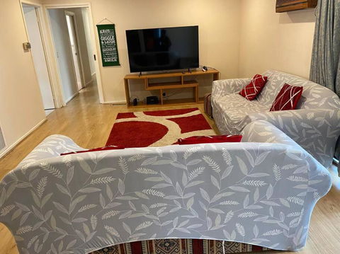 Family Home- Close To Knox City & Dandenong Ranges - Travel Search 0