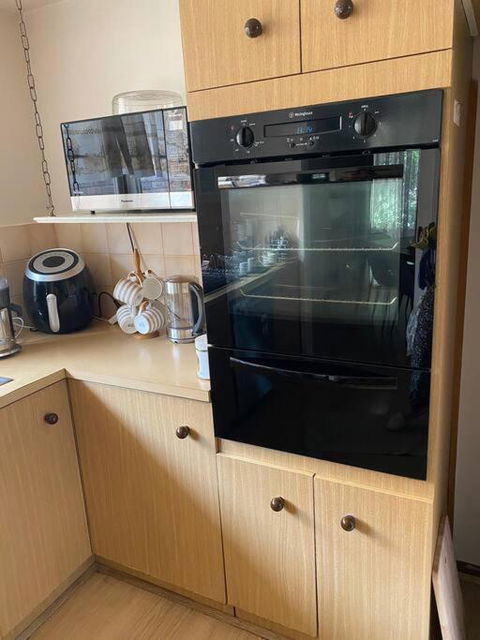 Family Home- Close To Knox City & Dandenong Ranges - Travel Search 1