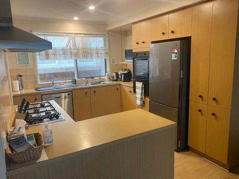 Family Home- Close To Knox City & Dandenong Ranges - Travel Search 3