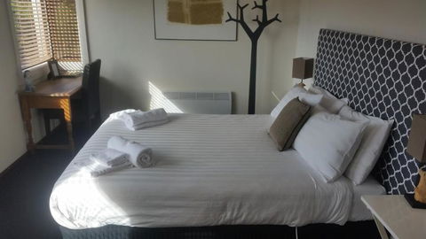 Fish Creek Hotel - Travel Search 3