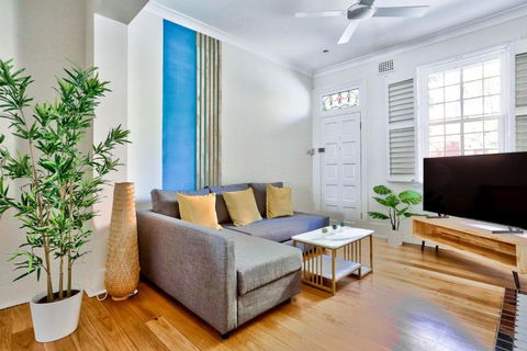 Gorgeous 2 Bedroom House Ultimo 2 E-Bikes Included - Cruises Travel 1