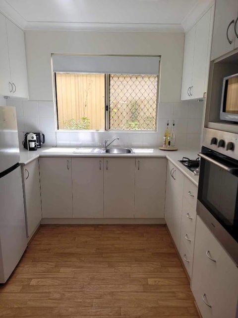 G&R Beach Cottage - Travel Search 4