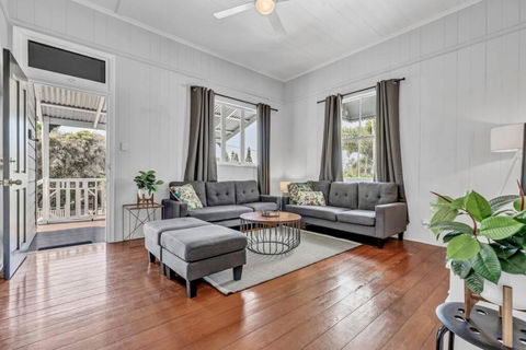 Gabba Central 2 Separate Homes 1 Block 6 Bdrms - Travel Search 2
