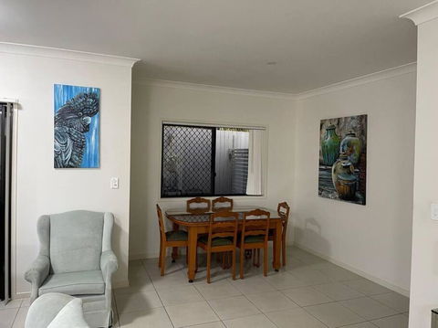 Georgina Townhouse - Cruises Travel 3