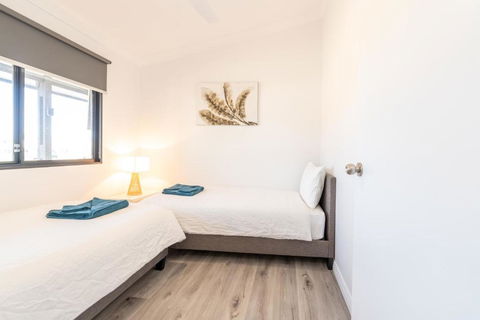 Gimlet House - Travel Search 2
