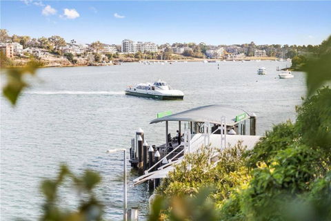 GLAD1 - Monash Rd - Gladesville - Travel Search 3