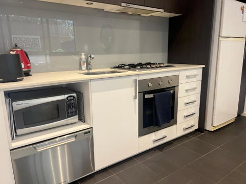 Glen Iris Gem - Modern Apartment With Car Park - Tourism Guide 4