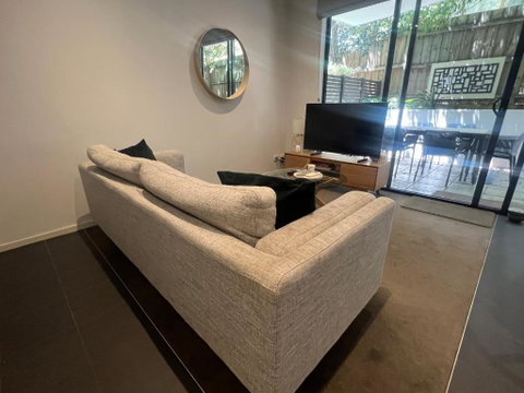 Glen Iris Gem - Modern Apartment With Car Park - Tourism Guide 2