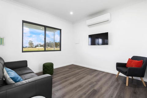 Glenowrie Cottage - 1 King 2 Singles Near Cadia - Travel Search 1