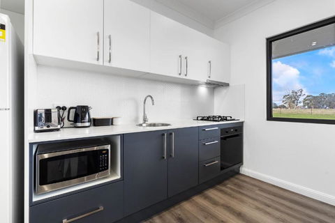 Glenowrie Cottage - 1 King 2 Singles Near Cadia - Travel Search 3