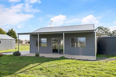 Glenowrie Cottage - 2 King Beds - Close To Cadia - Travel Search 1
