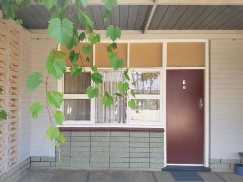 Glossop Motel - Travel Search 1