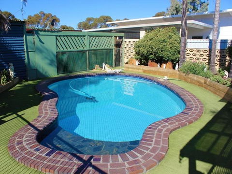 Glossop Motel - Travel Search 4
