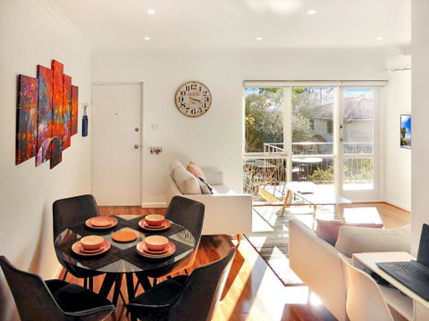 Glen Iris, Quiet Boutique 2 Bedroom Netflix, WIFI, Parking, Free Wine - Tourism Guide 0