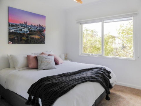 Glen Iris, Quiet Boutique 2 Bedroom Netflix, WIFI, Parking, Free Wine - Tourism Guide 2