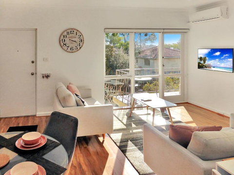 Glen Iris, Quiet Boutique 2 Bedroom Netflix, WIFI, Parking, Free Wine - Tourism Guide 1