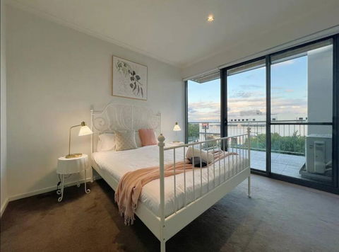 GW24-1 BATH 2 BR At The Glen With FREE Parking And Balcony - Travel Search 0