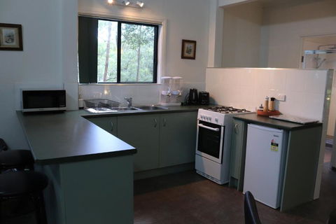 GREEN TREES CHALET Australia Zoo Close By - Travel Search 2