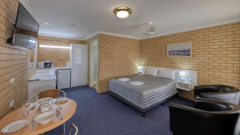 Gunsynd Motor Inn - Tourism Guide 4