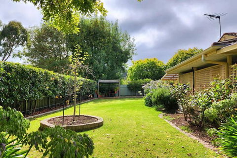 Hahndorf Home, Walk To Main St, Sleeps 8 - Travel Search 3