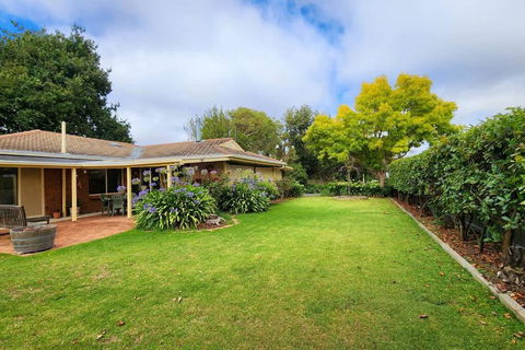 Hahndorf Home, Walk To Main St, Sleeps 8 - Travel Search 2
