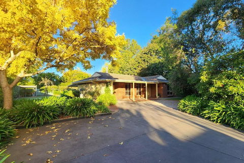 Hahndorf Home, Walk To Main St, Sleeps 8 - Travel Search 0