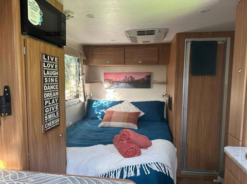 Heated Caravan With All The Trimmings - Travel Search 0