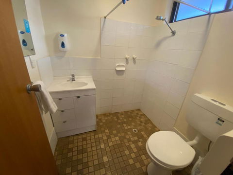 Hawker Hotel Motel - Travel Search 2