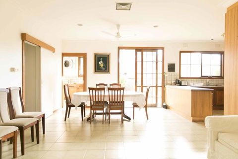 Hawthorn Holiday House - Travel Search 0
