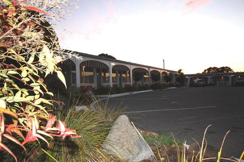 Hi Way Motor Inn - Travel Agents 3