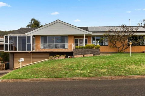 Home Offers Stunning Views - Travel Search 1