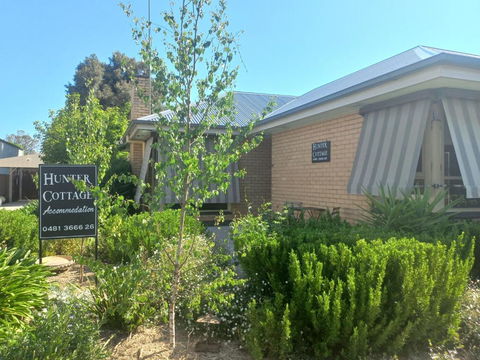 Hunter Cottage Euroa - SHORT TERM RENTAL - Cruises Travel 1