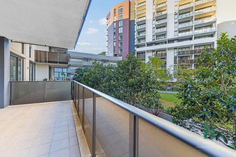 Hurstville Pearl 2 Bedroom Apt - Cruises Travel 3